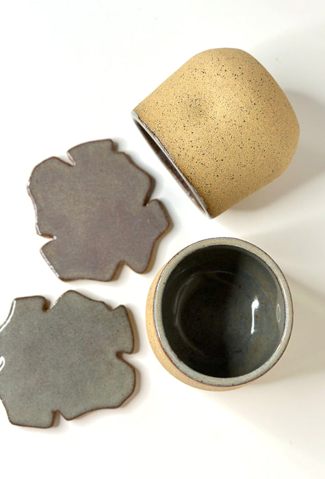 FRECKLES CUP SET (2 cups + 2 Flower coaters)