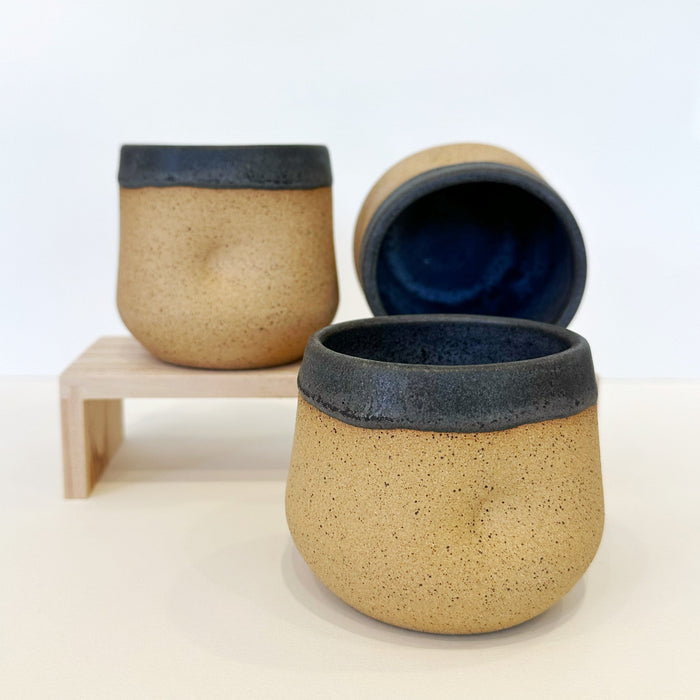 HUG MUG Color: Charcoal /8oz