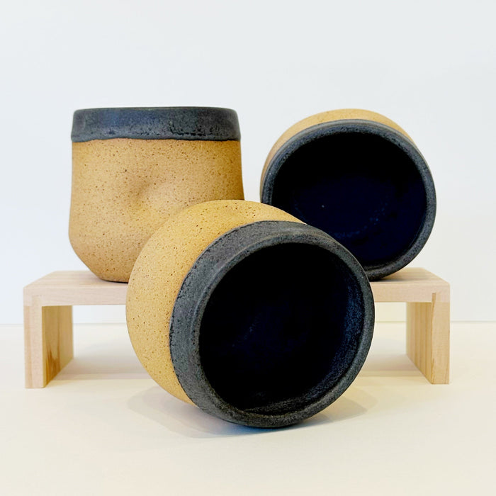 HUG MUG Color: Charcoal /8oz